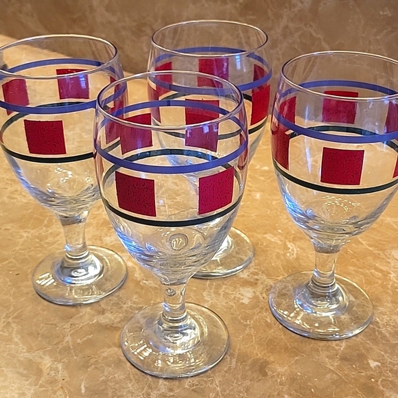 Set of 4 Goblet-style Drinking Glasses - Picture 4 of 15